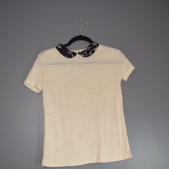 White top with a Peter Pan Neckline - Picture 1 of 4